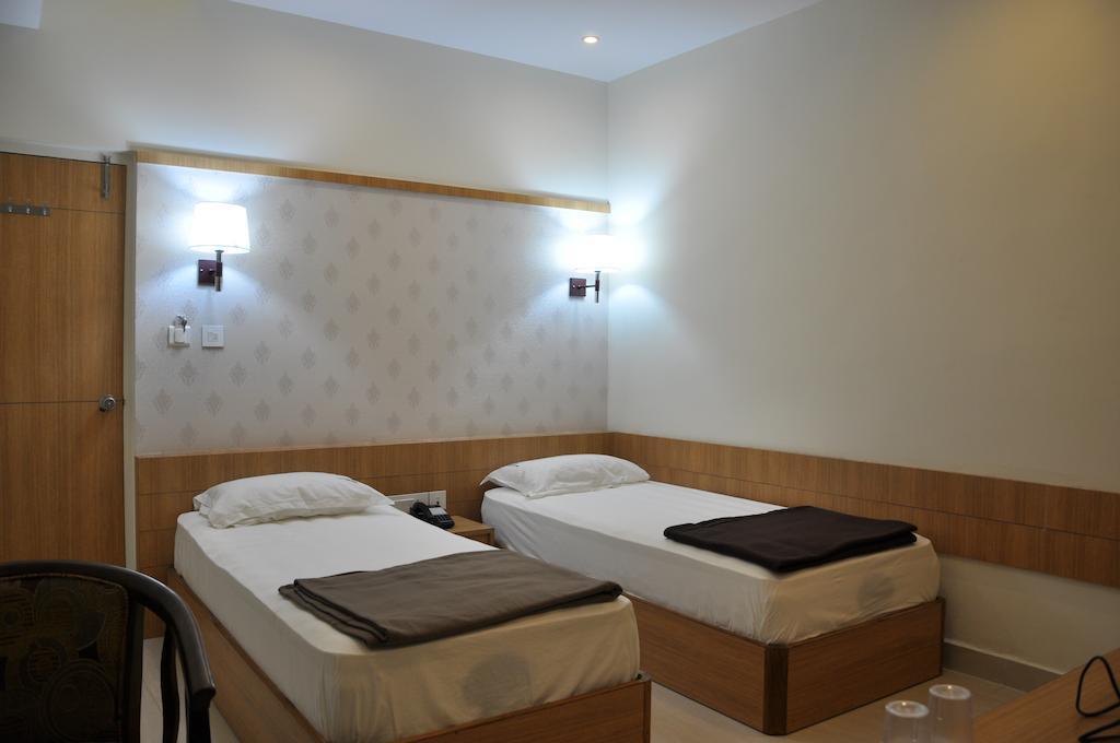 Hotel Athidi Grand Visakhapatnam Cameră foto